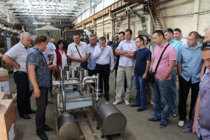 В цехе завода - Калиновский машиностроительный завод