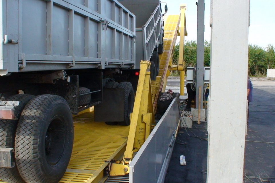 Автомобілерозвантажувач РАГ-65