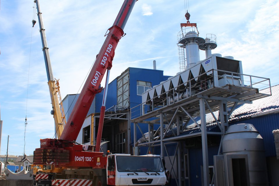 Монтаж великої колони ВВУ, м.Хмільник