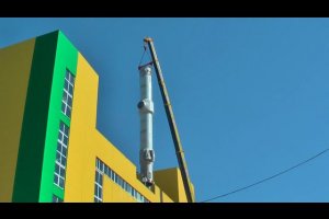 Монтаж великої колони вакуум-випарної установки продуктивністю 20 т/год, м Дніпро